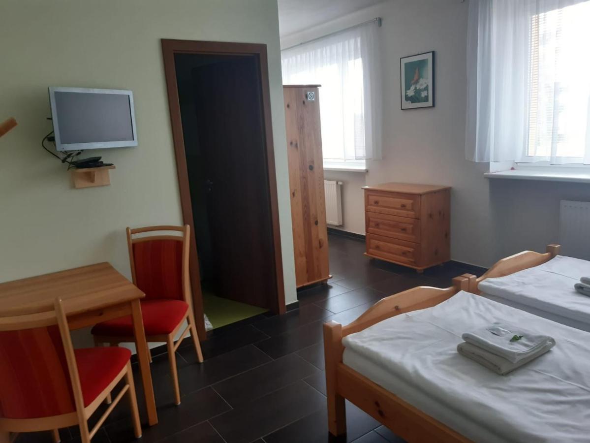 Penzion U Dvou Lip Drnholec Buitenkant foto