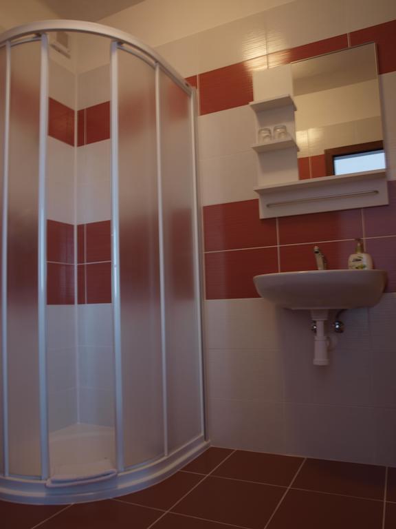 Penzion U Dvou Lip Drnholec Kamer foto