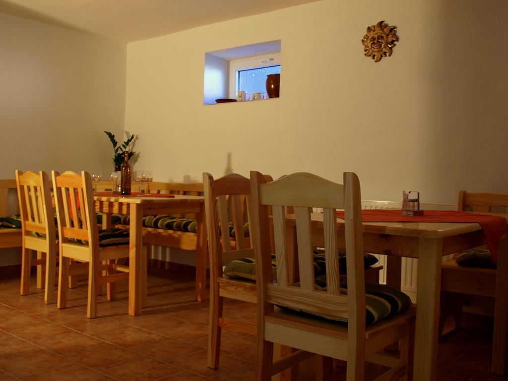 Penzion U Dvou Lip Drnholec Buitenkant foto