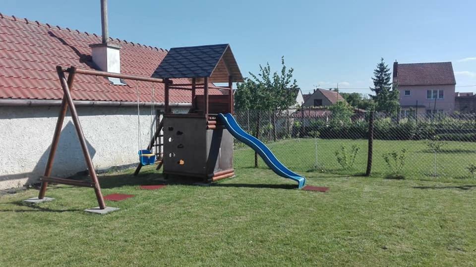 Penzion U Dvou Lip Drnholec Buitenkant foto